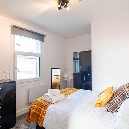 The Heart Of Huddersfield Hideaway Apartamento Exterior foto