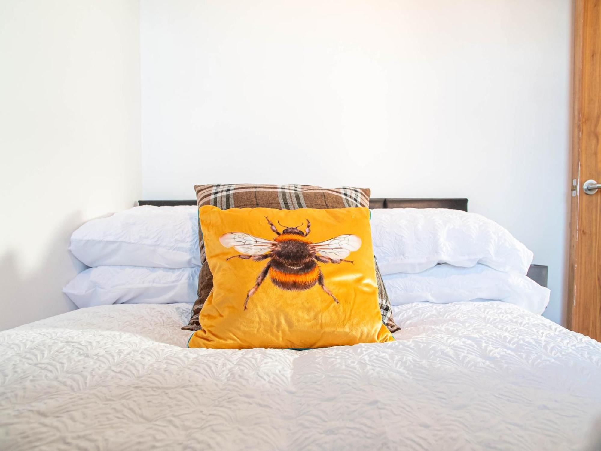 The Heart Of Huddersfield Hideaway Apartamento Exterior foto